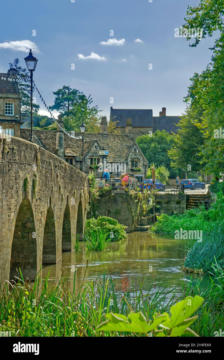 Le pont de la rivière Avon à Bradford on Avon dans l'ouest du Wiltshire, Angleterre. Banque D'Images