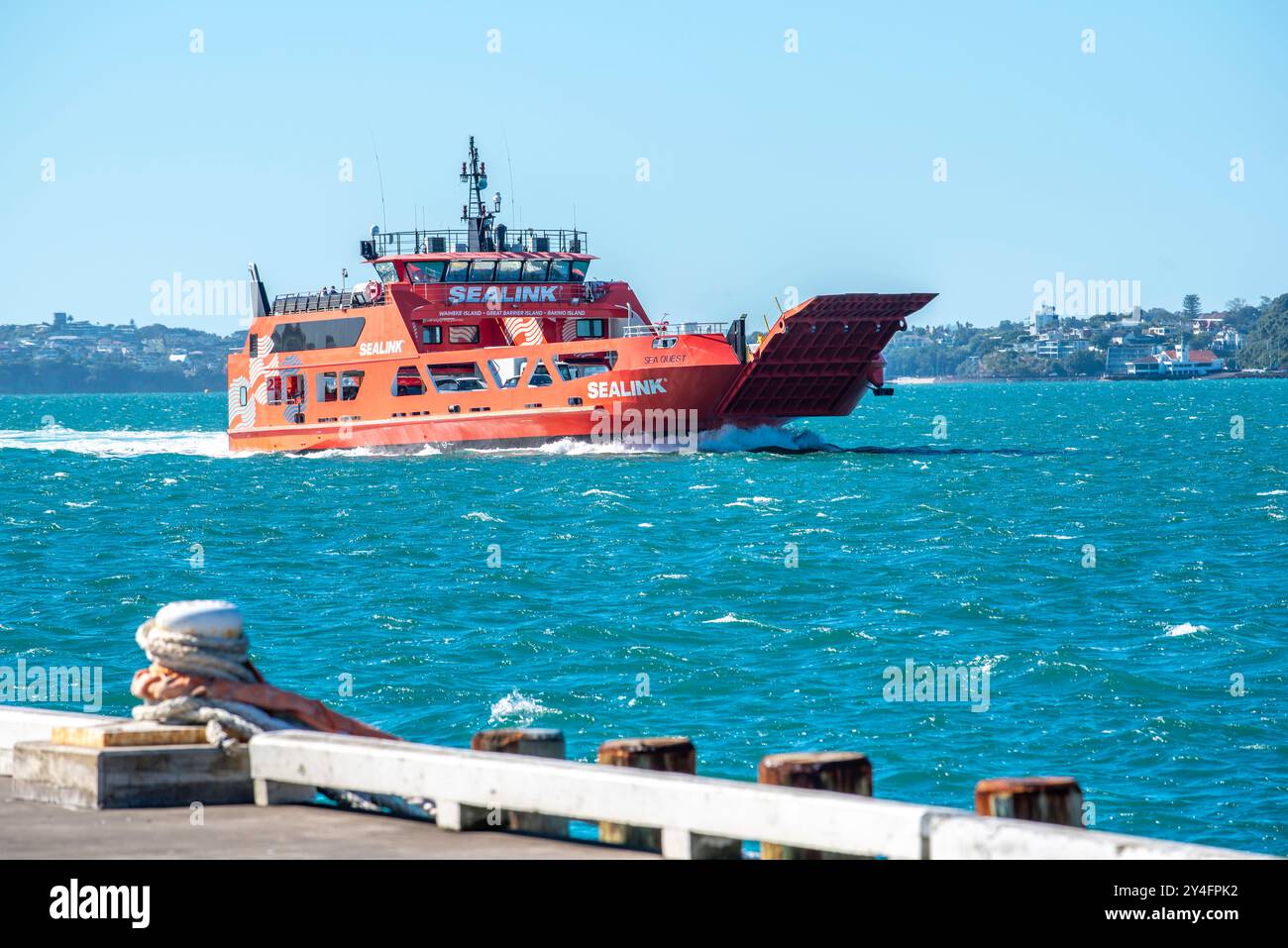 Le navire Sealink Sea Quest opère entre l'île de Waiheke, les îles du Golfe de Hauraki et Auckland et peut transporter 30 voitures et 299 passagers Banque D'Images