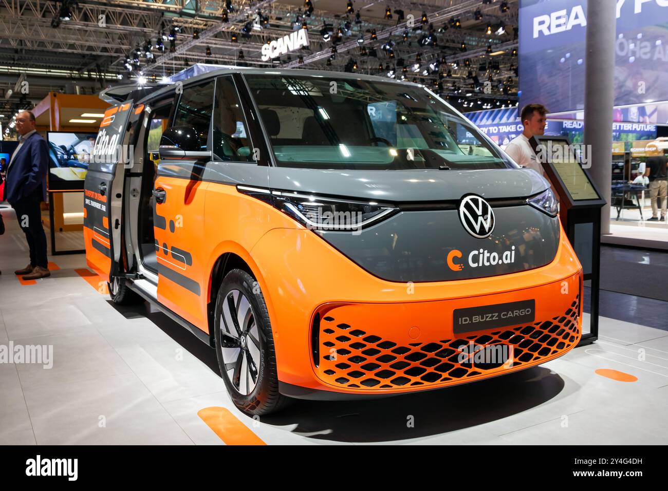 Volkswagen ID Buzz Cargo fourgonnette électrique au salon international de l'automobile pour véhicules utilitaires. Hanovre, Allemagne - 20 septembre 2022 Banque D'Images