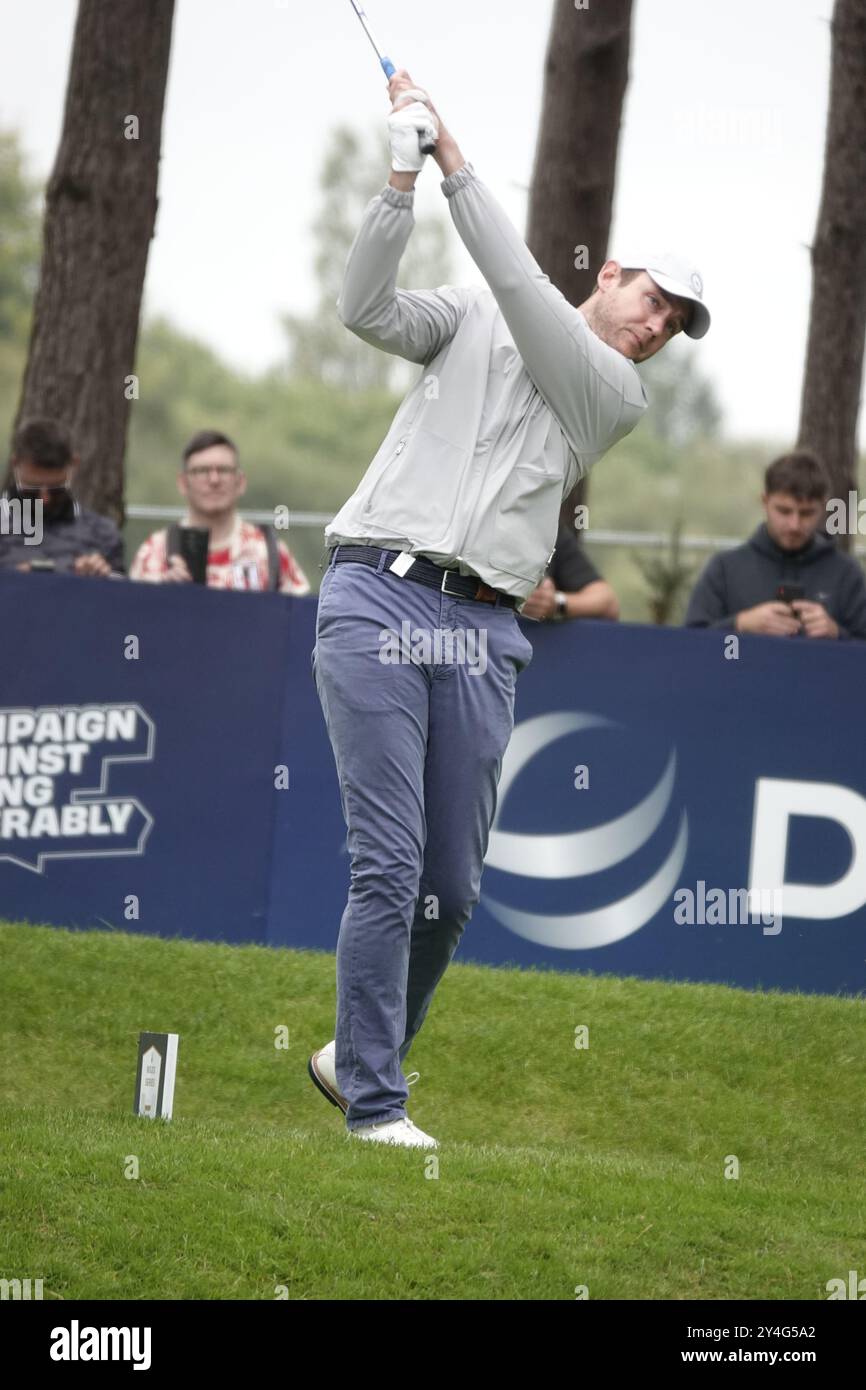 Wentworth Golf Club, Surrey, Royaume-Uni. 18 septembre 2024. Stuart Broad conduit sur le 10e tee lors du BMW:PGA Golf Championship Pro-Am 2024 crédit : Motofoto/Alamy Live News Banque D'Images