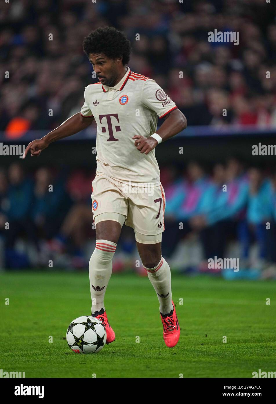 Allianz Areana, Munich, Allemagne. 17 septembre 2024. Serge Gnabry du Bayern Munich contrôle le ballon lors d'un match de la première ronde de la Ligue des Champions, Bayern Munich contre GNK Dinamo, à Allianz Areana, Munich, Allemagne. Ulrik Pedersen/CSM/Alamy Live News Banque D'Images