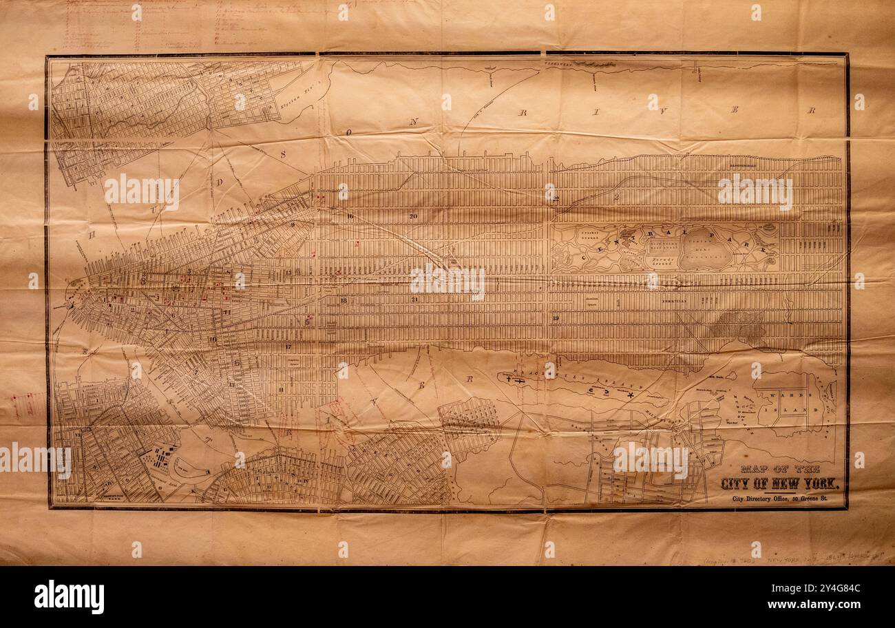 Une carte Vintage historiquement importante de New York City sur papier grunge avec dessin noir des rues de la ville. Banque D'Images