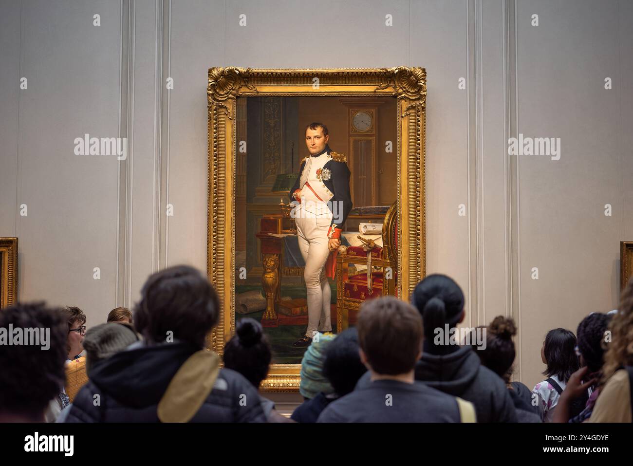Galerie nationale d'art Napoléon Portrait Washington DC // WASHINGTON DC — « L'Empereur Napoléon dans son étude aux Tuileries » par Jacques-Louis David, exposé à la National Gallery of Art. Ce portrait emblématique de 1812 représente Napoléon Bonaparte en tant que chef militaire et administrateur civil, soulignant son rôle dans la création du Code Napoléon. Le riche détail et le symbolisme de la peinture reflètent la maîtrise de David dans la création d'images politiquement puissantes. Banque D'Images
