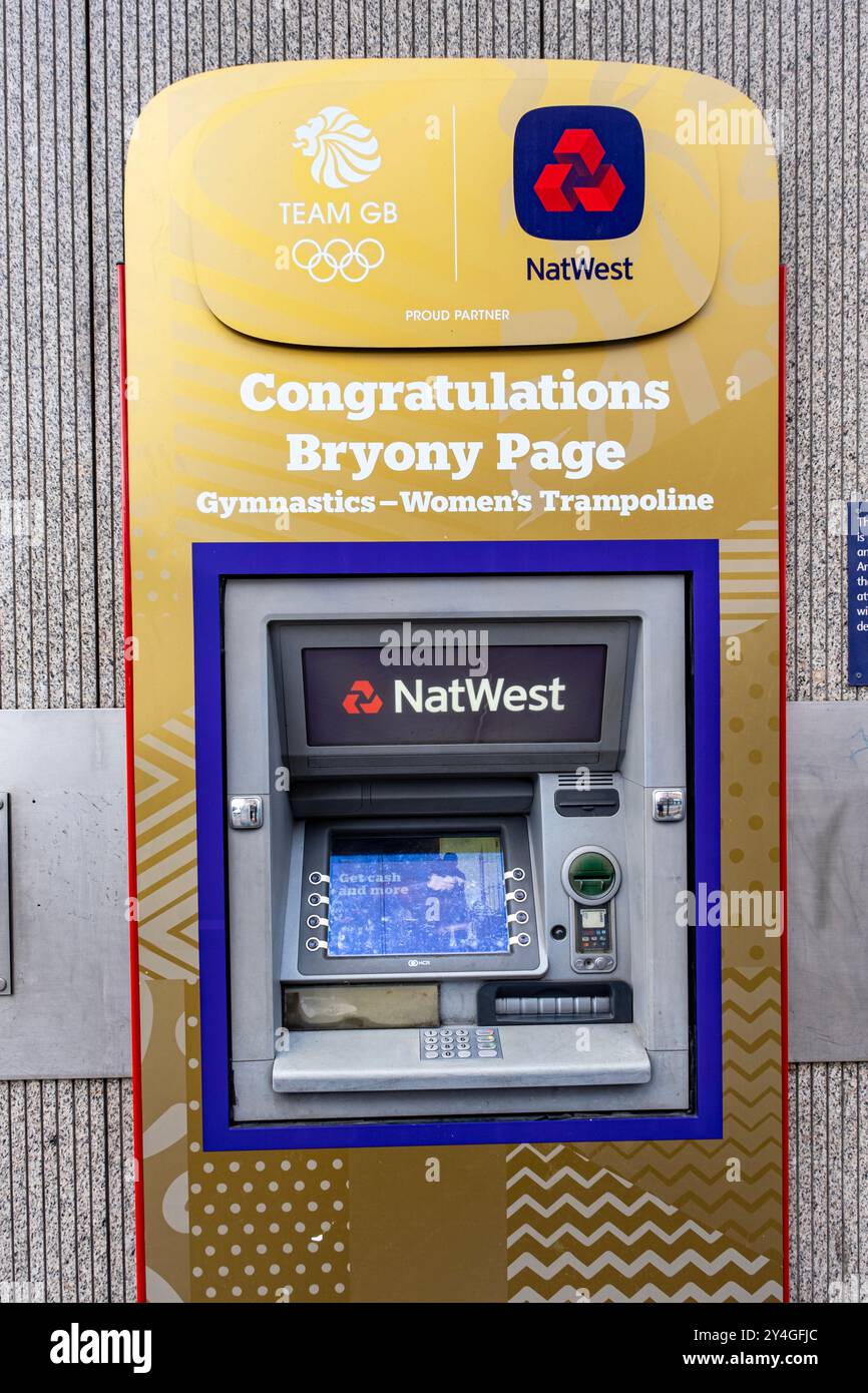 Félicitations Bryony page sur NatWest distributeur de billets à Crewe Cheshire UK Banque D'Images