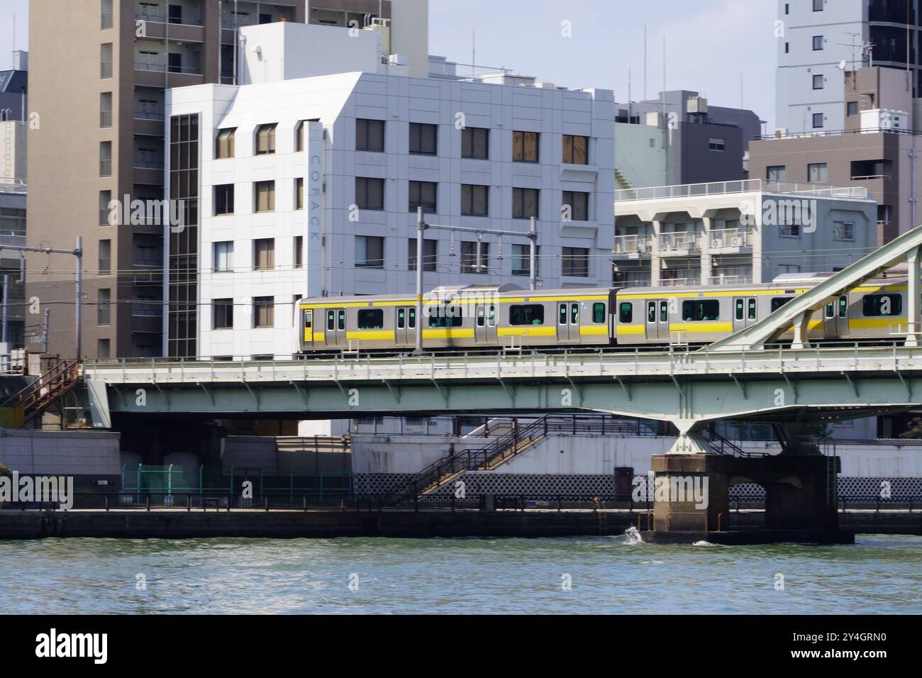 La rivière Sumida (Sumida-gawa) est une rivière qui traverse le centre de Tokyo Banque D'Images