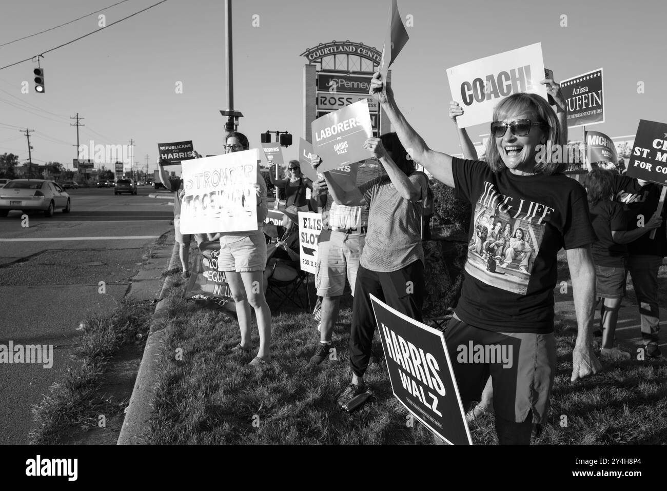 Manifestants lors de la manifestation de positivité du Parti démocratique du comté de Genesee, le 17 septembre 2024 Banque D'Images