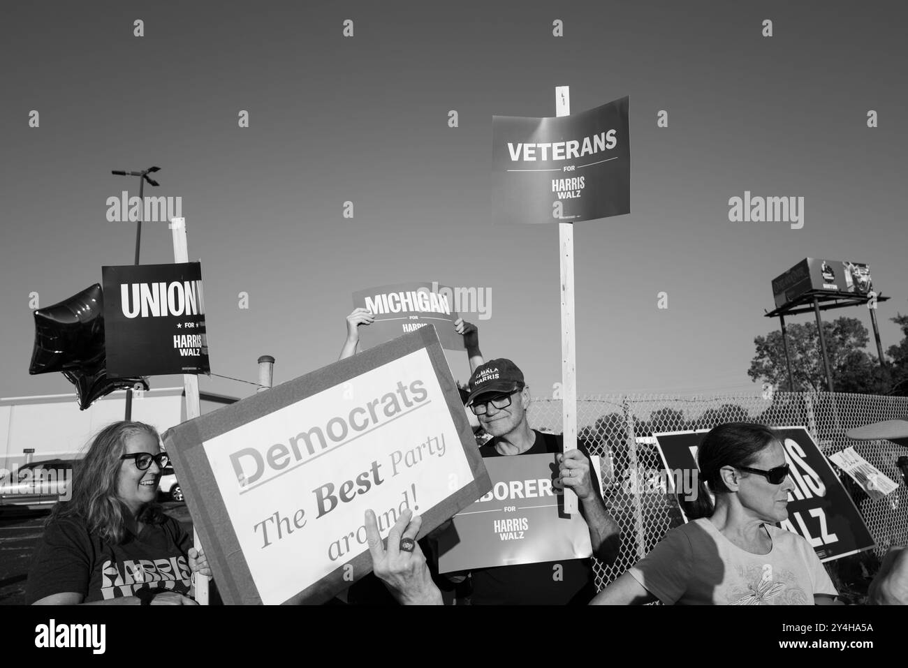 Manifestants lors de la manifestation de positivité du Parti démocratique du comté de Genesee, le 17 septembre 2024 Banque D'Images