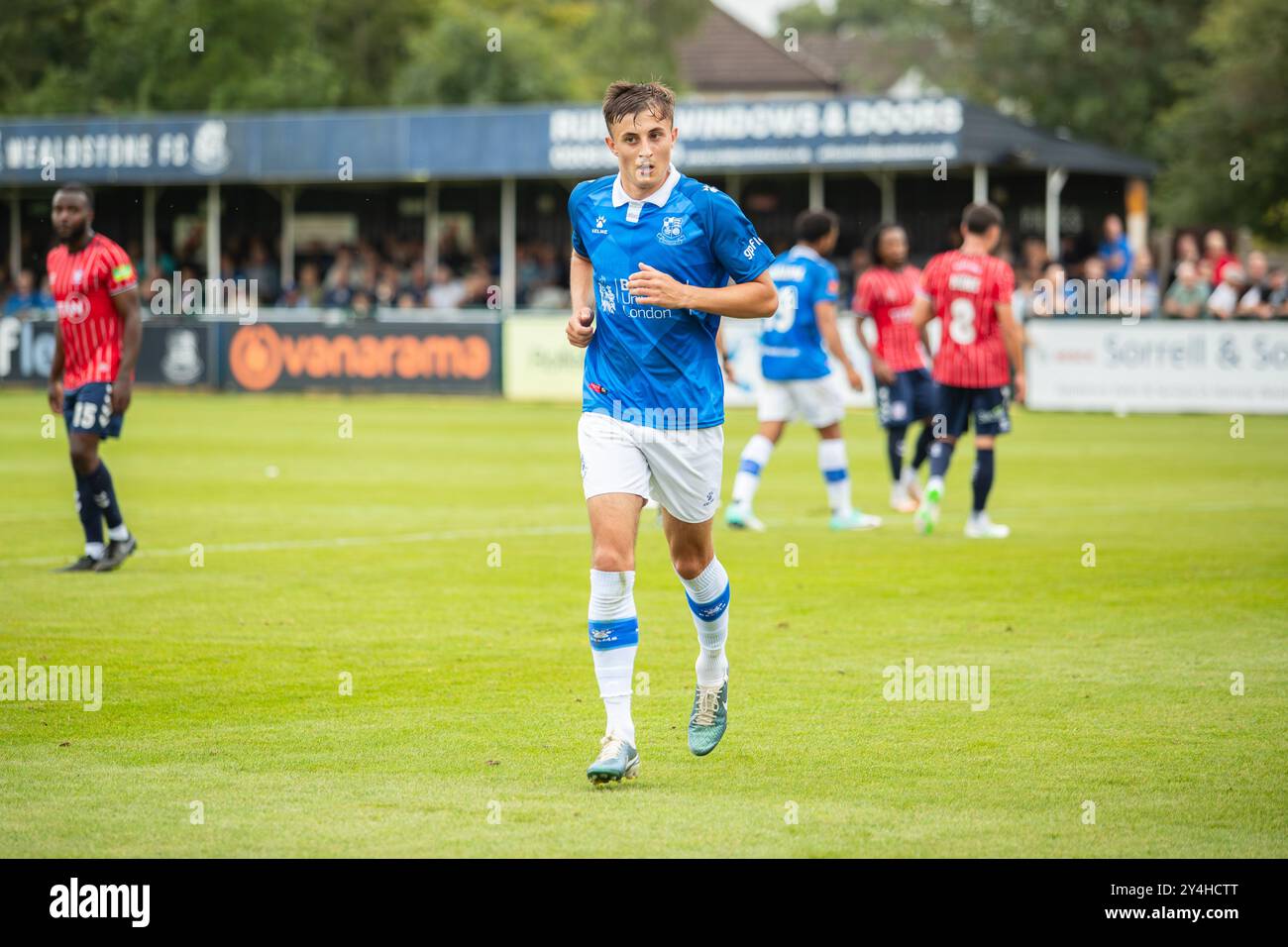 Jack Well-Morrison court pour prendre un corner dans Wealdstone FC vs York City 7/09/24 Banque D'Images