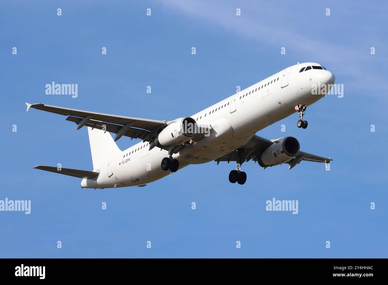 TC-GPA, BBN Airlines, Airbus A321-200, en approche finale de l'aéroport de Londres Stansted, Essex, Royaume-Uni, le 17 septembre 2024 Banque D'Images