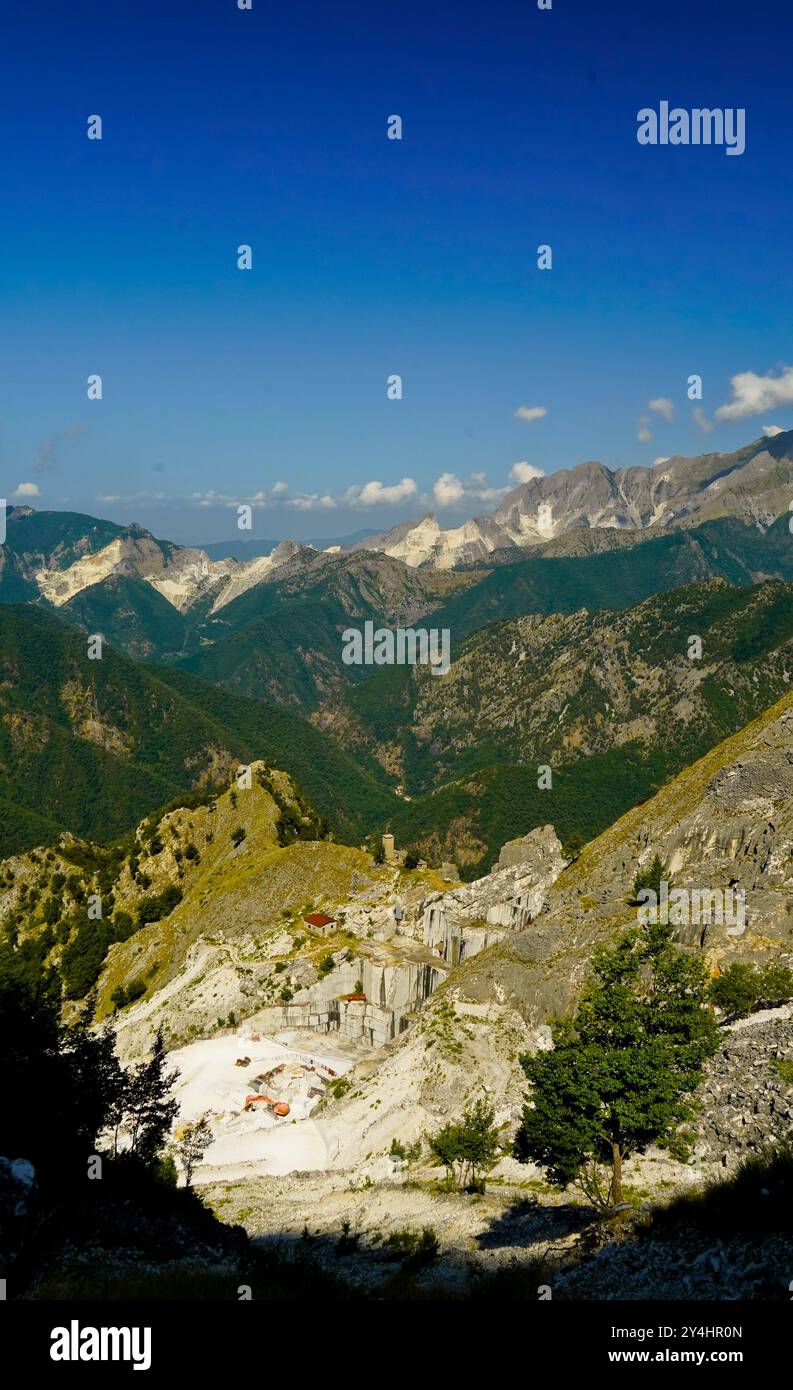 Panorama des mines de marbre de Carrare des Alpes Apuanes, Massa, Carrara, Toscane, Italie Banque D'Images