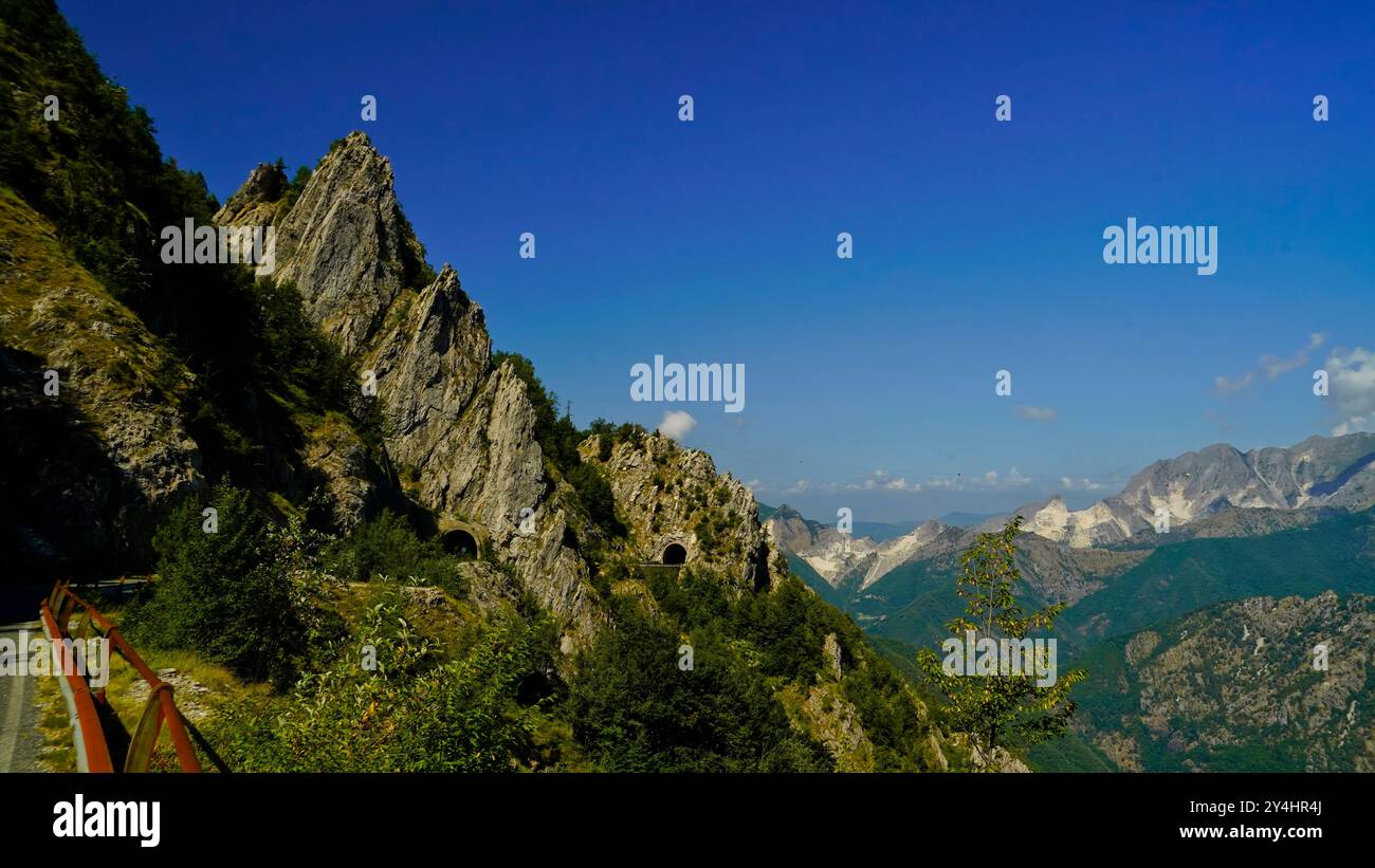 Panoramas des Alpes Apuanes, province de Massa Carrara, Toscane, Italie Banque D'Images