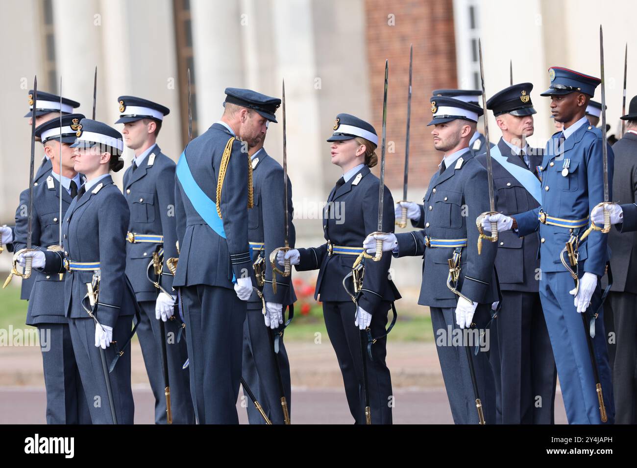 Image ©sous licence à Parsons Media. 12/09/2024. Cranwell, Royaume-Uni. Le prince de Galles assiste à la parade du souverain. Royal Air Force College. Le prince de Galles assiste à la défilé du souverain au nom de sa Majesté le roi Charles III. la défilé du souverain comprend des diplômés du cours des adjudants-officiers et du cours modulaire de formation initiale des officiers. Au total, 48 Cadets de la Royal Air Force seront présents lors du défilé, aux côtés de 4 Cadets officiers internationaux de Jordanie, du Kenya, du Pakistan et de l’Ouganda. Photo de Andrew Parsons / Parsons Media Banque D'Images