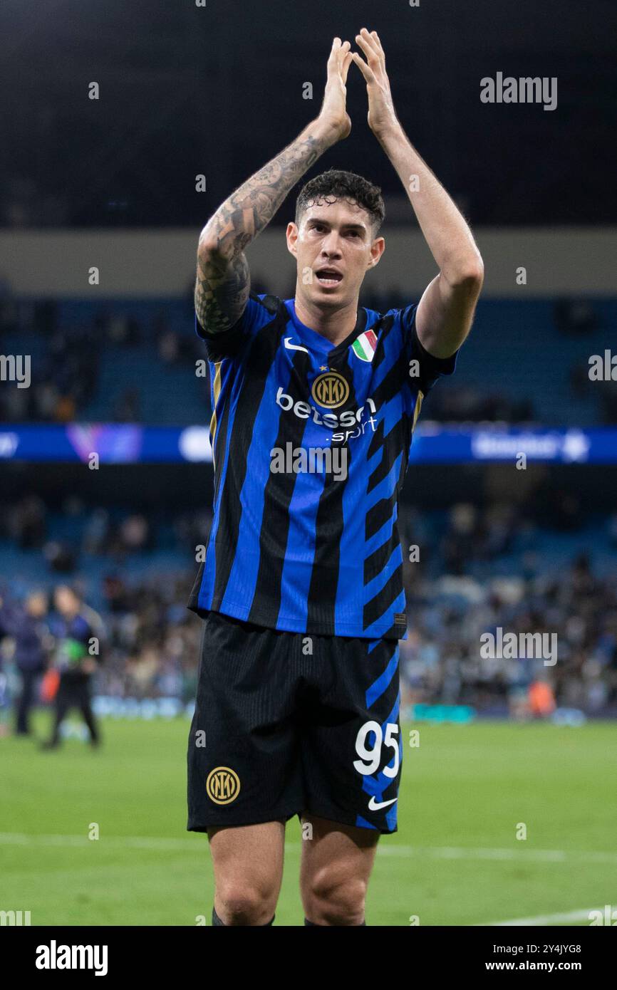 Alessandro Bastoni #95 de l'Inter Milan à temps plein lors du match de l'UEFA Champions League League Stage match entre Manchester City et le Football Club Internazionale Milano au stade Etihad de Manchester le mercredi 18 septembre 2024. (Photo : Mike Morese | mi News) crédit : MI News & Sport /Alamy Live News Banque D'Images