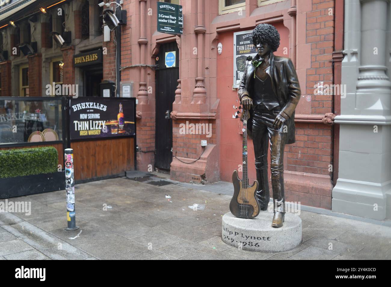 Dublin, IRLANDE. 4 septembre 2024. 20240904 - Une statue en bronze de Philip Lynott, musicien irlandais et co-fondateur du groupe de rock Thin Lizzy, se tient sur Harry Street à Dublin, en Irlande. (Crédit image : © Chuck Myers/ZUMA Press Wire) USAGE ÉDITORIAL SEULEMENT! Non destiné à UN USAGE commercial ! Banque D'Images