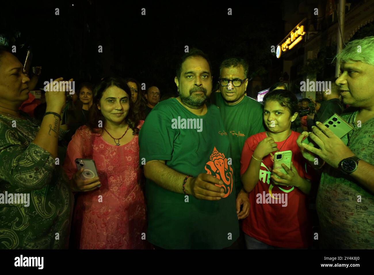 Navi Mumbai, Inde. 17 septembre 2024. NAVI MUMBAI, INDE - 17 SEPTEMBRE : le chanteur Shankar Mahadevan avec sa famille et ses amis avant l'immersion de Ganpati à Vashi sa résidence le 17 septembre 2024 à Navi Mumbai, Inde. (Photo de Bachchan Kumar/Hindustan Times/Sipa USA) crédit : Sipa USA/Alamy Live News Banque D'Images