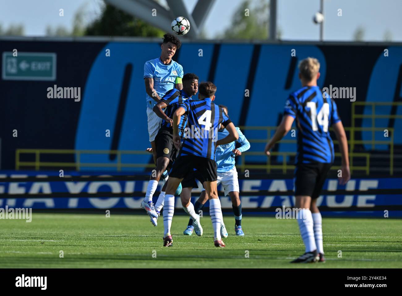 Manchester, Royaume-Uni. 18 septembre 2024. Nico O'Reilly de Manchester City dirige le ballon lors du match de l'UEFA Youth League Manchester City vs Inter Milan au joie Stadium, Manchester, Royaume-Uni, le 18 septembre 2024 (photo de Cody Froggatt/News images) à Manchester, Royaume-Uni, le 18/09/2024. (Photo de Cody Froggatt/News images/Sipa USA) crédit : Sipa USA/Alamy Live News Banque D'Images