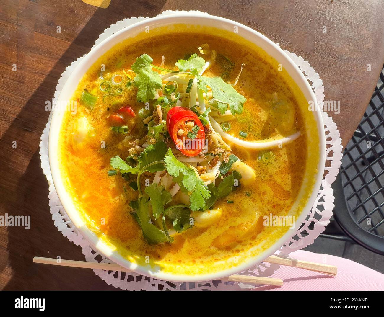 Darwin Seafood Laska au Darwin Sailing Club, ville de Darwin, territoire du Nord, Australie Banque D'Images Darwin Seafood Laska au Darwin Sailing Club, ville de Darwin, territoire du Nord, Australie Banque D'Images