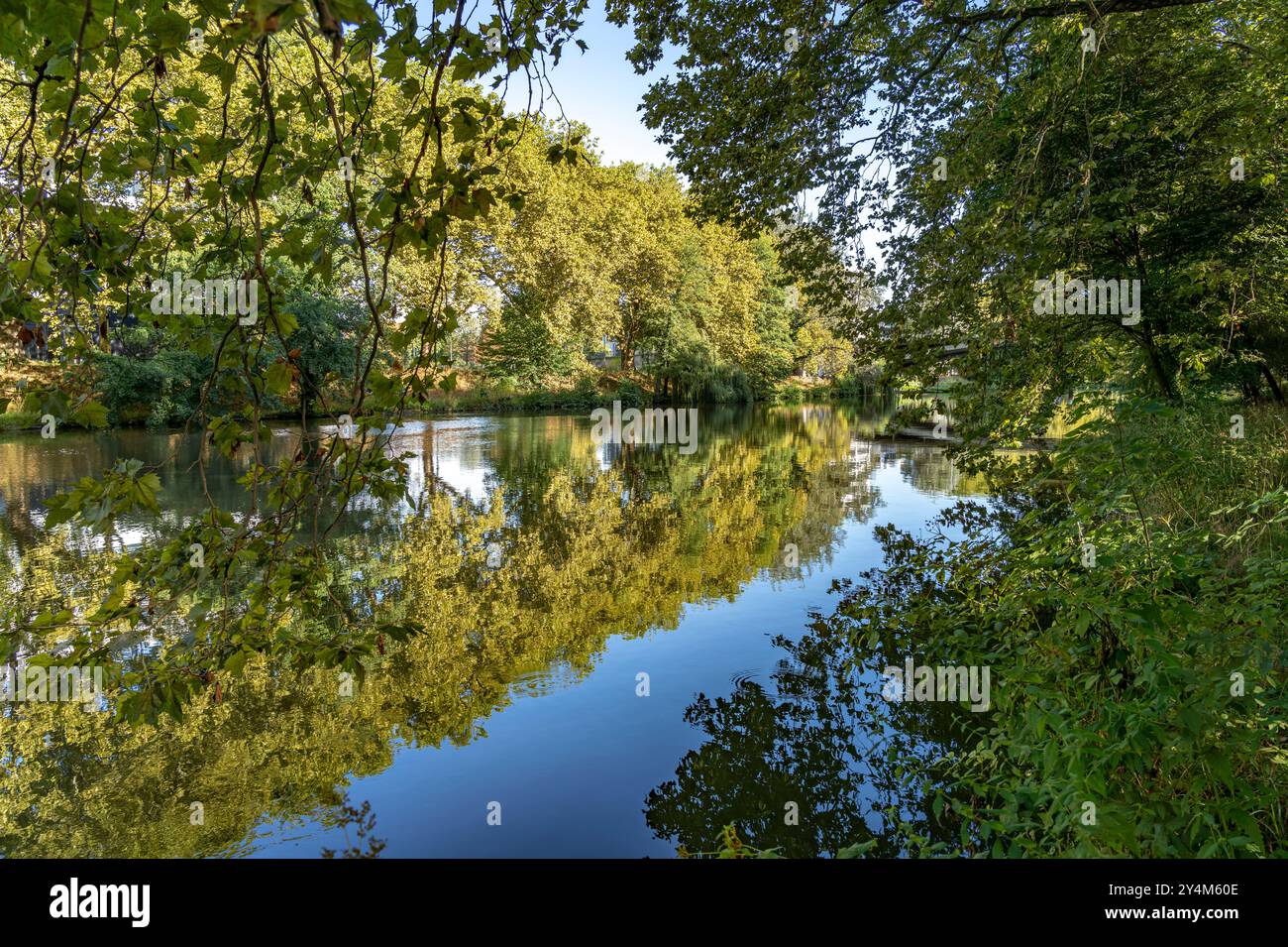 Der Neckar in Heilbronn, Bade-Württemberg, Deutschland | le fleuve Neckar in Heilbronn, Bade-Württemberg, Allemagne Banque D'Images