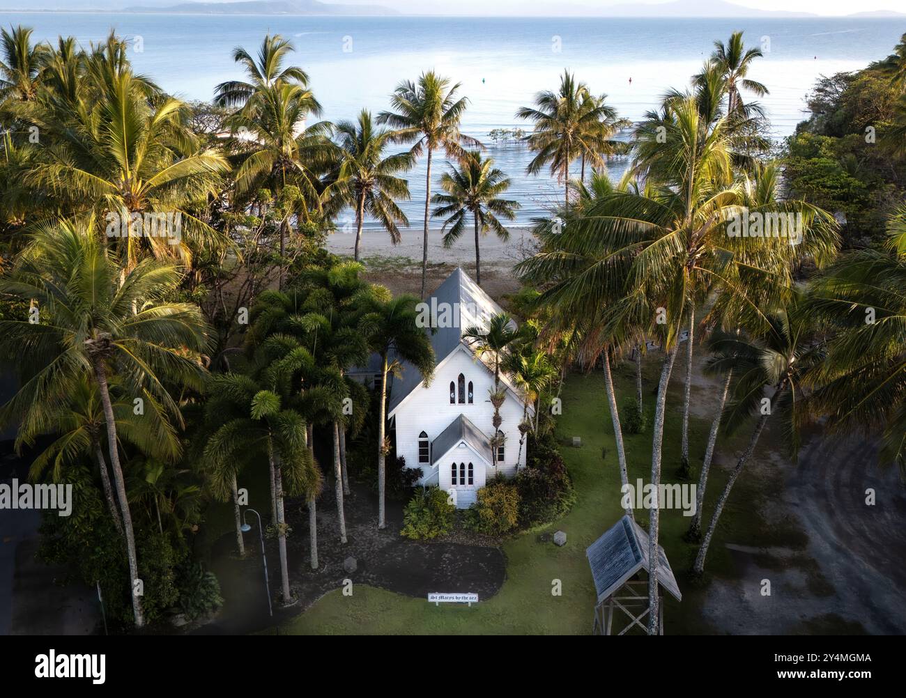 Port Douglas, Queensland, Australie. La petite église en bois St Mary's by the Sea à Port Douglas, dans le nord du Queensland. Banque D'Images