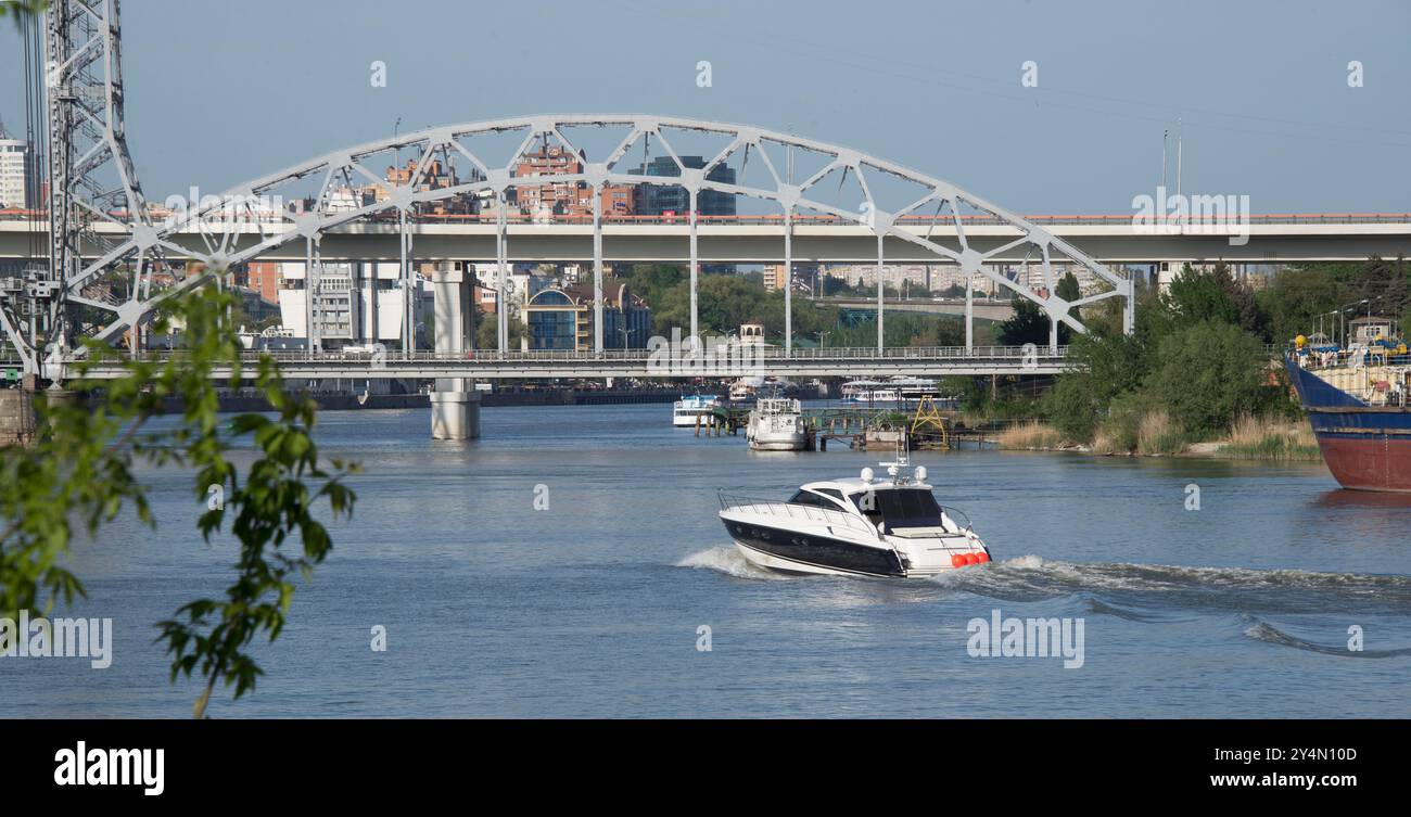 Deux ponts sur la rivière Don. Rostov-sur-Don Banque D'Images