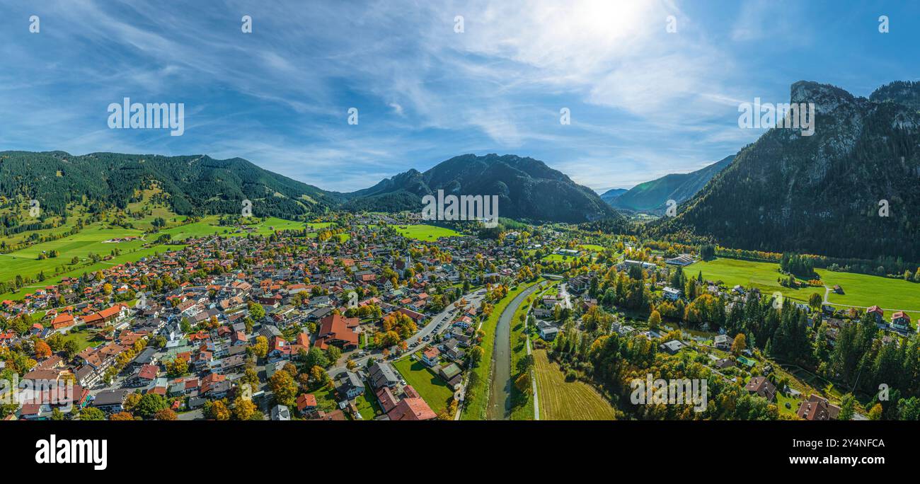 Vue aérienne de l'emplacement passion Play Oberammergau dans le parc naturel des Alpes d'Ammergau Banque D'Images