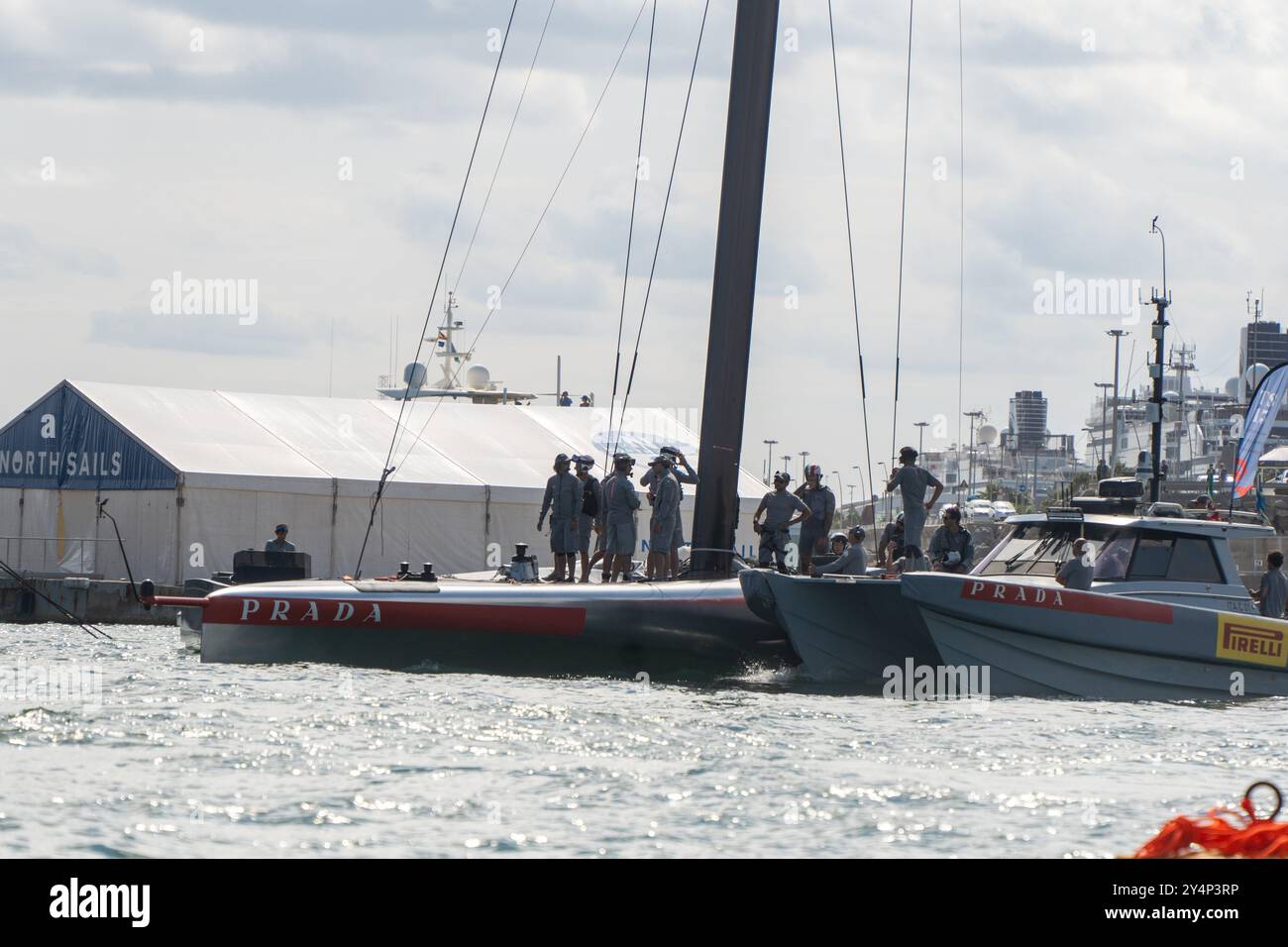 Barcelone, Espagne. 19 septembre 2024. L’équipe Luna Rossa célèbre la victoire face à American Magic, qui les qualifie pour la finale de la Coupe Louis Vuitton, d’où sortira l’équipe qui affrontera Team New Zealand en duel. El equipo Luna Rossa celea la victoria frente al American Magic que les clasifica para la final de la Copa Louis Vuitton, de donde saldrá el que se enfrentará al equipo New Zealand en el duelo. Sur la photo:Luna Rossa Prada Pirelli Team News sports -Barcelone, Espagne jeudi 19 septembre 2024 (photo par Eric Renom/LaPresse) crédit : LaPresse/Alamy Live News Banque D'Images