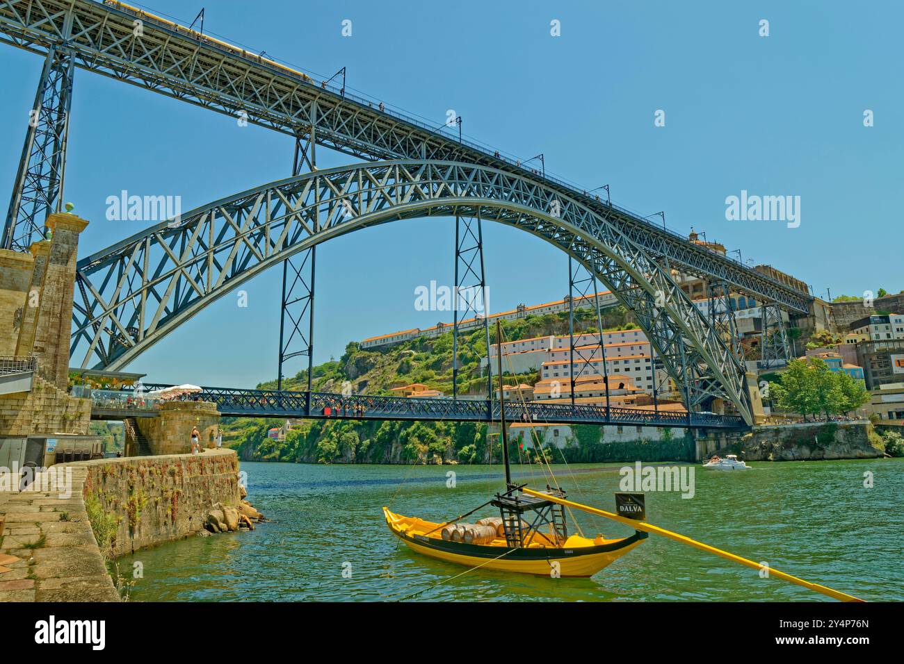 Le fleuve Douro et le pont Dom Luis 1 de la région de Vila Nova de Gaia à Porto dans le nord du Portugal. Banque D'Images