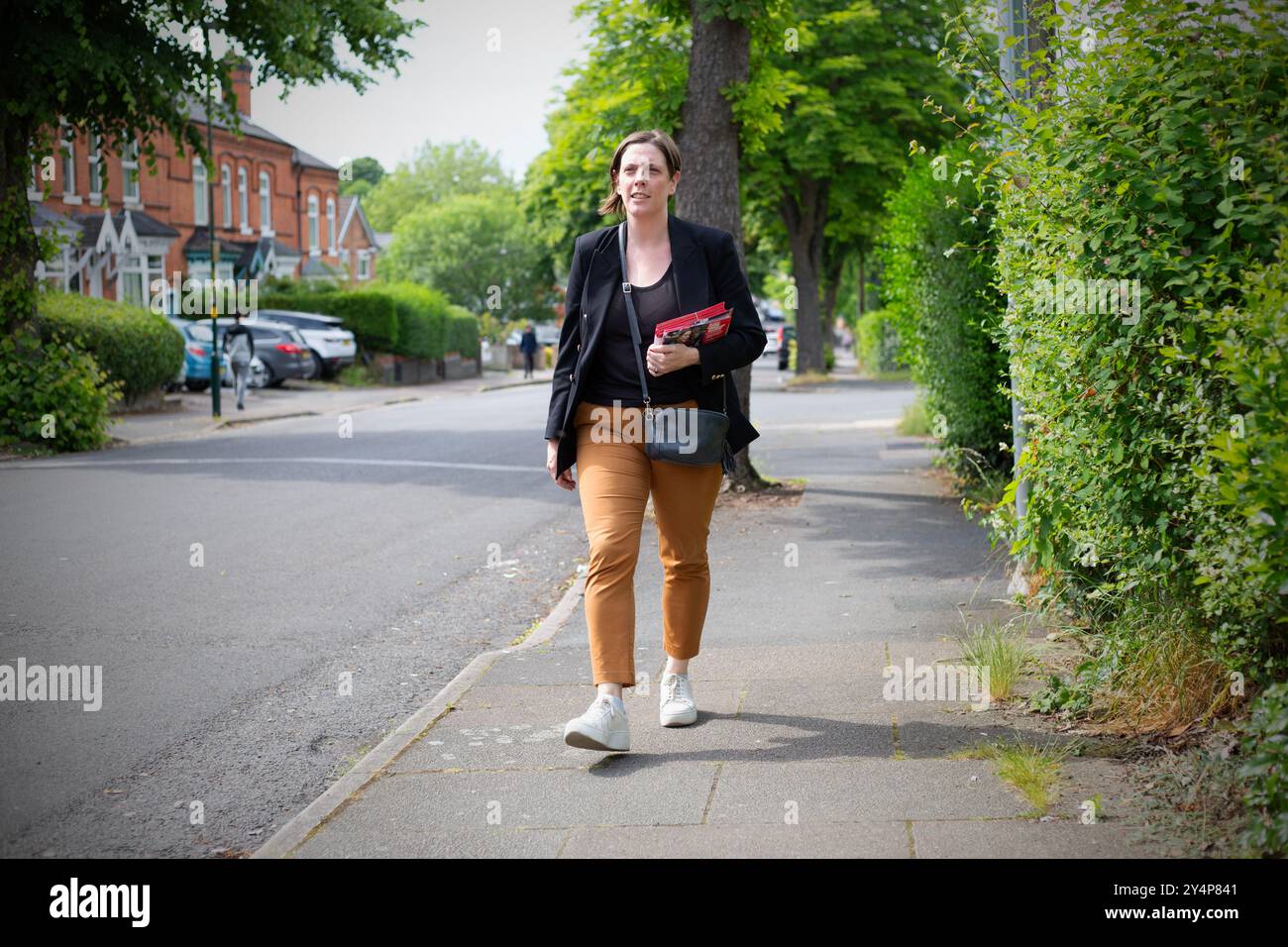 Jess Phillips démarchant à Birmingham Yardley qui est la circonscription de Jess Phillips. Jess Phillips est une politicienne travailliste et a été le Labour Membe Banque D'Images