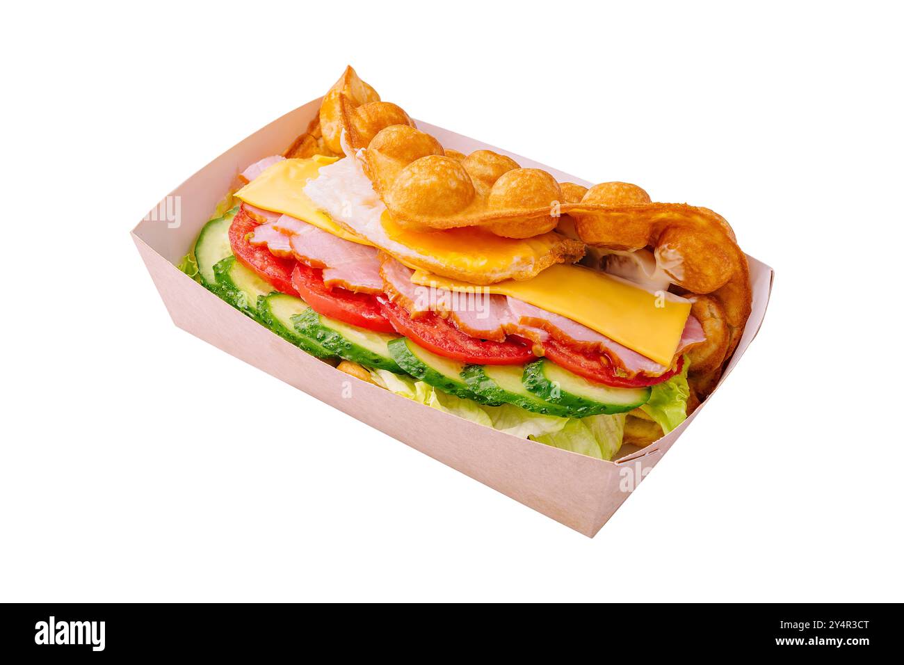 Sandwich gaufres belges avec légumes et fromage Banque D'Images