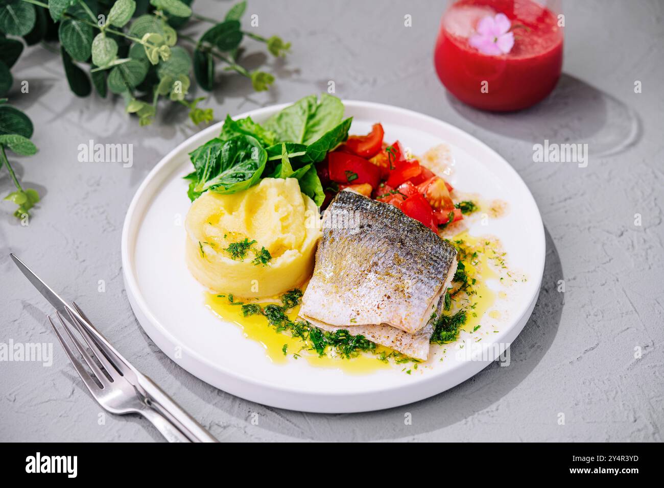 Filets de hareng frits avec purée de pommes de terre Banque D'Images