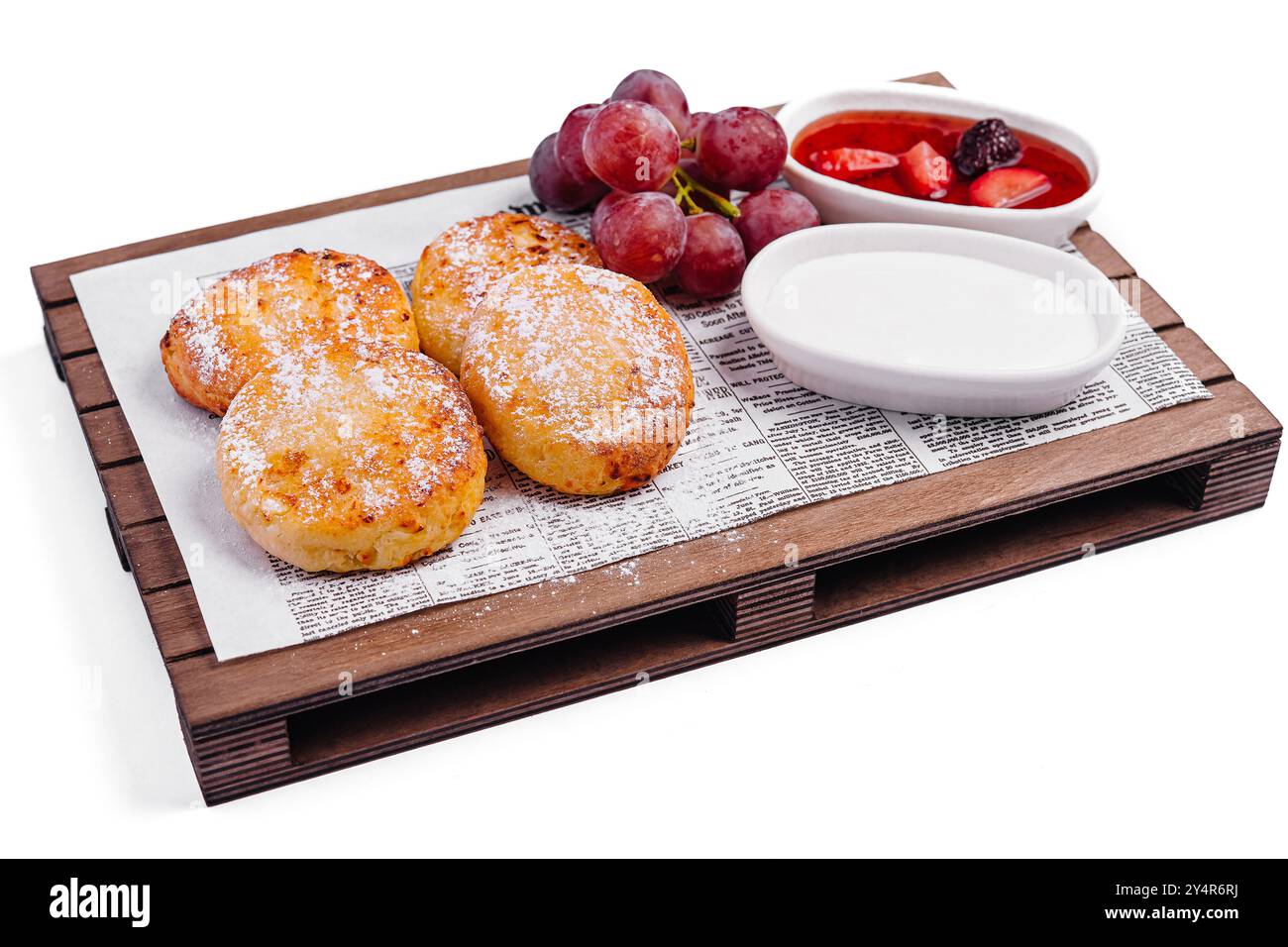 Crêpe au fromage cottage avec confiture de fraises Banque D'Images