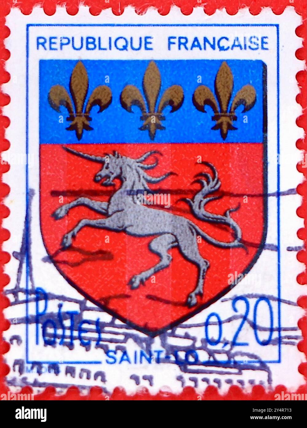 Photo d'un timbre-poste en franc français de 0,20 avec une illustration des armoiries de Saint-Lô de la série des armoiries de 1971 Banque D'Images