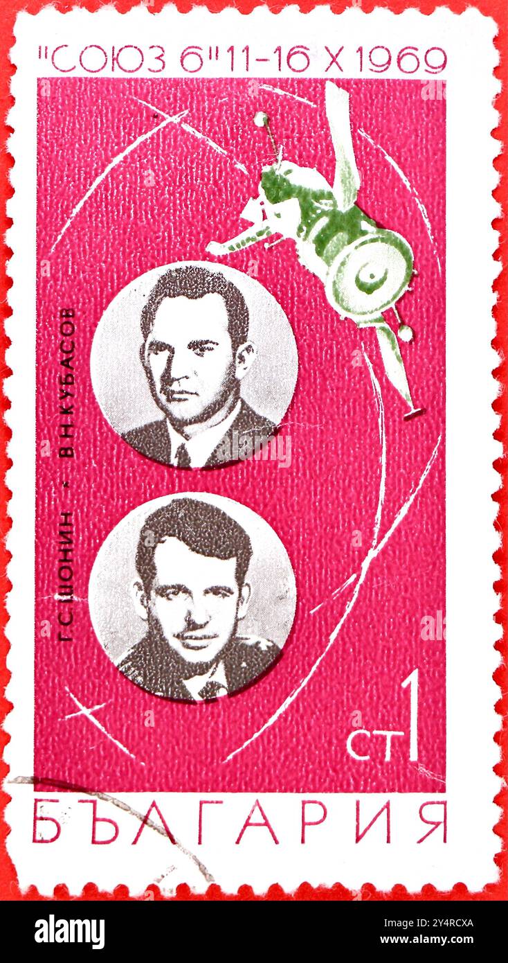 Photo d'un timbre-poste bulgare de 1969 1 stotinka avec une illustration des cosmonautes Soyouz 6 Georgy Shonin et Valery Kubasov Banque D'Images