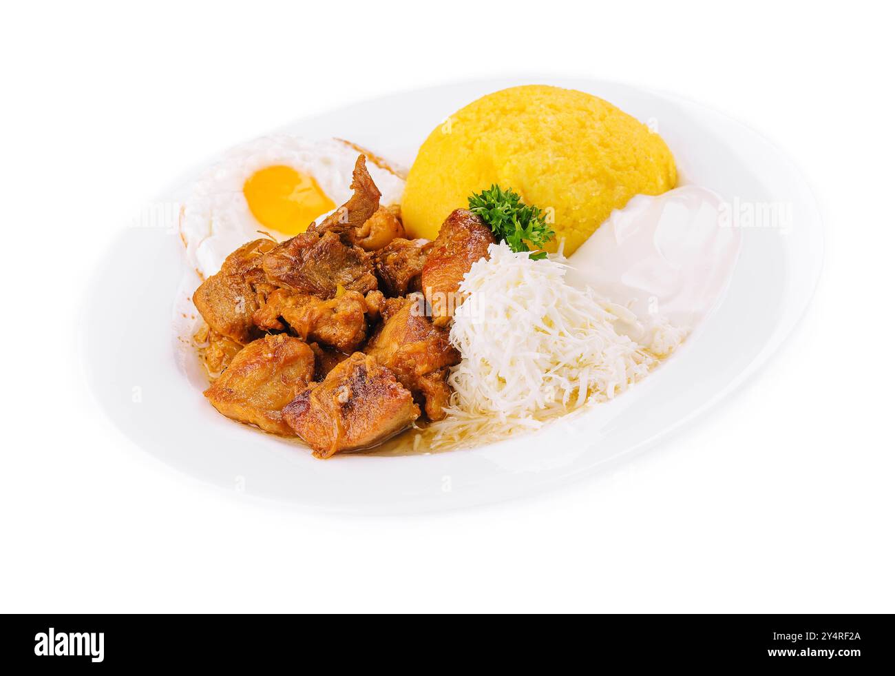 palenta avec viande, fromage de chèvre et oeuf Banque D'Images