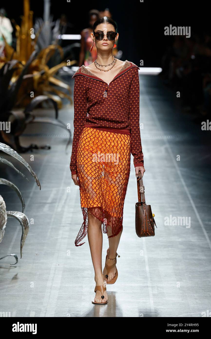 Milan, Italien. 18 septembre 2024. ETRO Spring/Summer 2025 Runway pendant la Fashion week de Milan le 2024 septembre - Milan, Italie 18/09/2024 crédit : dpa/Alamy Live News Banque D'Images