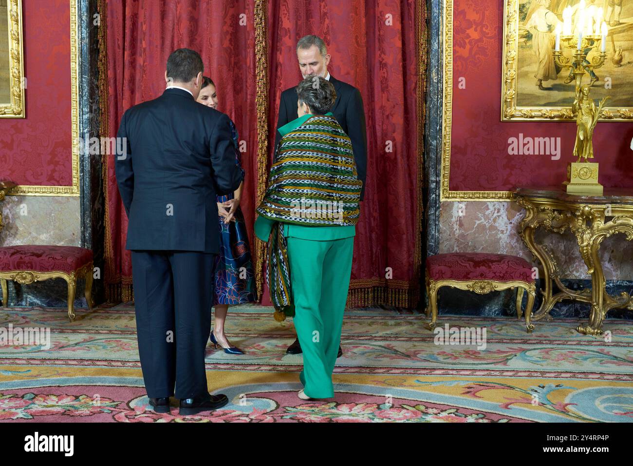 Le roi Felipe VI d'Espagne, la reine Letizia d'Espagne, Cesar Bernardo Arevalo de Leon, Sandra Torres assistent à un déjeuner au Palais Royal le 22 février 2024 à Madrid, Espagne. Banque D'Images