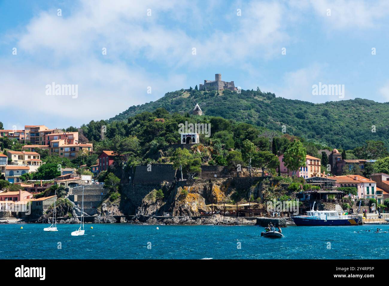 Collioure, France - 17 juin 2024 : vue sur Collioure ou Cotlliure, village de pêcheurs de France Banque D'Images
