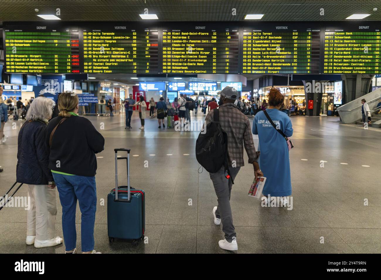 Passagers à la gare de Bruxelles midi (Zuid), Belgique, Europe Banque D'Images