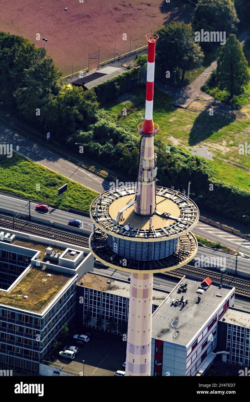 Rhénanie du Nord-Westphalie, région de la Ruhr, tour de télévision à Essen sur l'autoroute A40, voie rapide de la Ruhr Banque D'Images