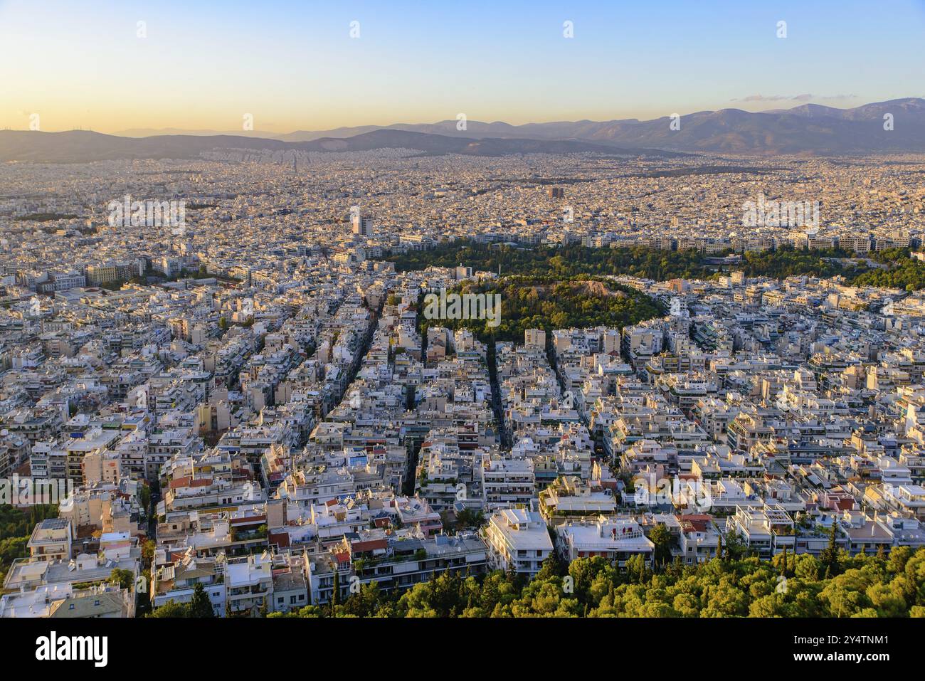 Vue panoramique d'Athènes Ville de Lykavittos Hill au coucher du soleil Banque D'Images
