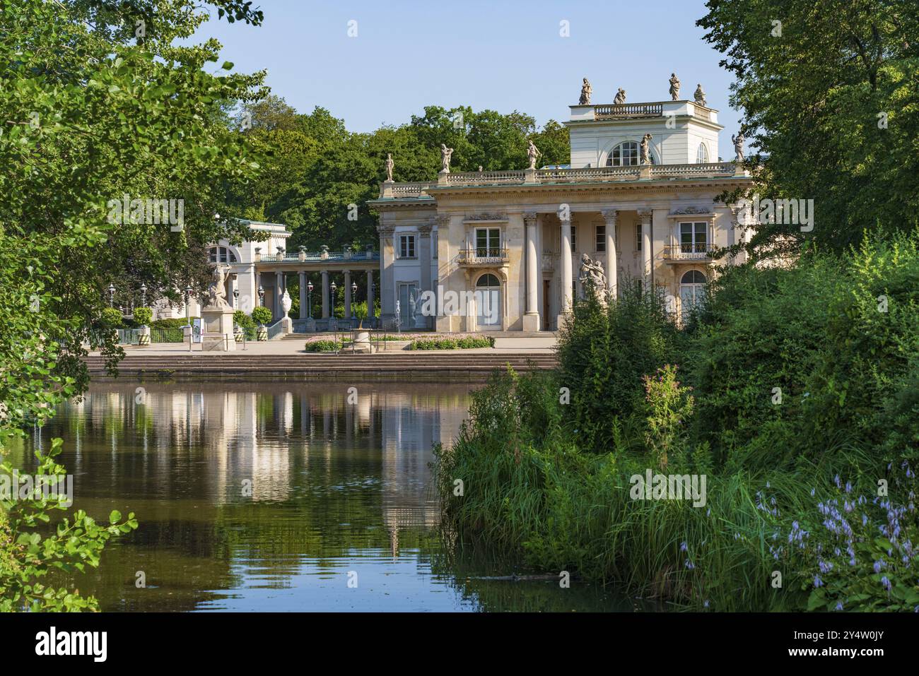 Palais sur l'île, connu sous le nom de Palais des bains, dans le Parc Royal des bains, Varsovie, Pologne, Europe Banque D'Images