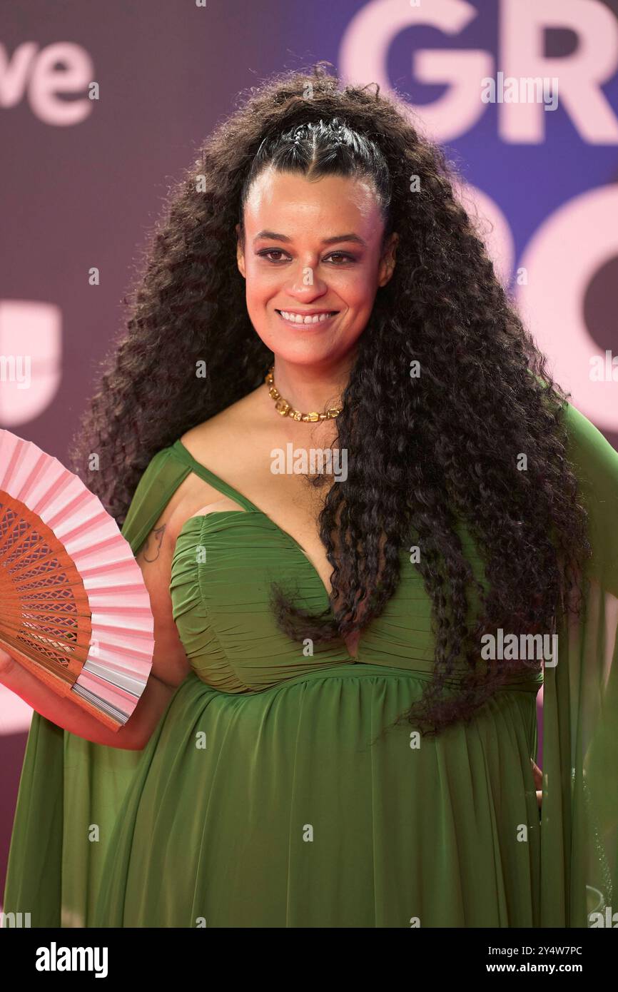 Tulipa Ruiz assiste au tapis rouge lors de la 24e cérémonie annuelle des Latin GRAMMY Awards à la FIBES le 17 novembre 2023 à Séville, Espagne. Banque D'Images