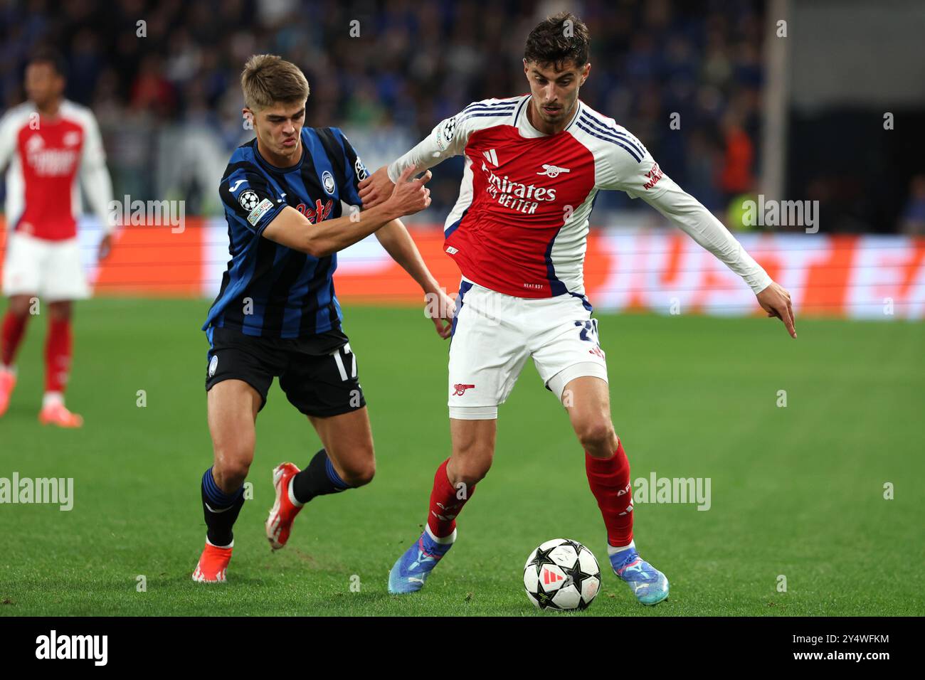 Charles de Ketelaere d'Atalanta (à gauche) et Kai Havertz d'Arsenal s'affrontent pour le ballon lors du match de l'UEFA Champions League au Stadio di Bergamo, en Italie. Date de la photo : jeudi 19 septembre 2024. Banque D'Images