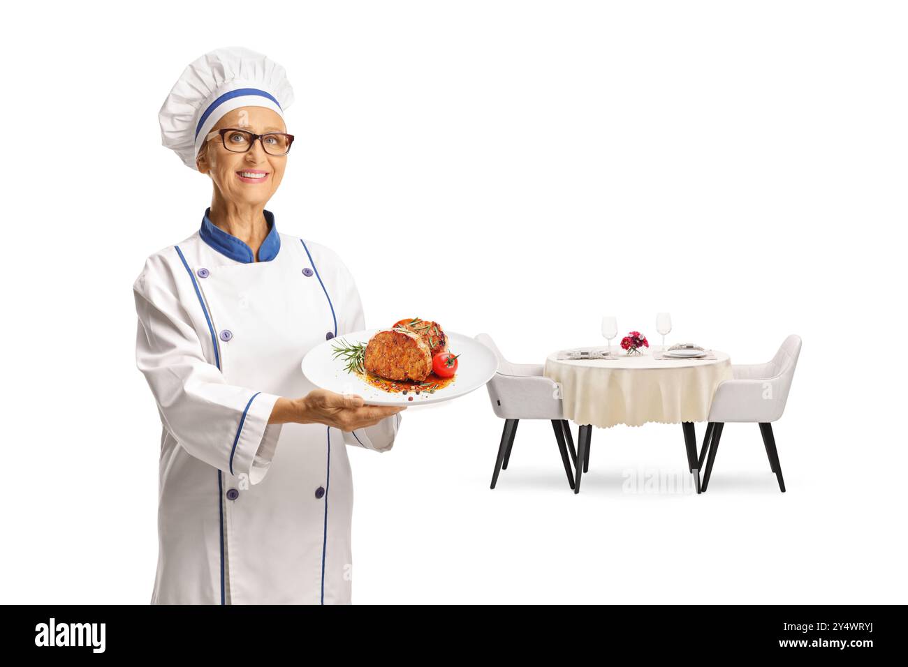 Femme chef tenant un plat de viande sur une assiette, concept de restaurant fine dîner isolé sur fond blanc Banque D'Images