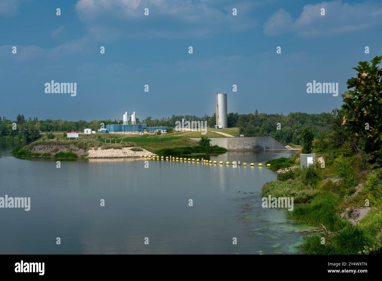 L'installation de traitement et de contrôle de l'eau sur le lac Minnewasta, Morden, Manitoba, Canada. Banque D'Images