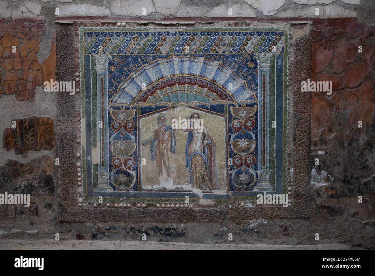 19 septembre 2024 : Ercolano, Italie. Le parc archéologique d'Ercolano, expose une luxueuse cité romaine ancienne, qui a été enterrée sous les cendres et la boue pendant l'éruption du Vésuve. Il comprend des maisons, des éléments en bois et en marbre, des décorations, et les restes humains et les restes de certaines personnes qui ont essayé d'échapper à la catastrophe volcanique. (Crédit image : © Cristian Leyva/ZUMA Press Wire) USAGE ÉDITORIAL SEULEMENT! Non destiné à UN USAGE commercial ! Banque D'Images