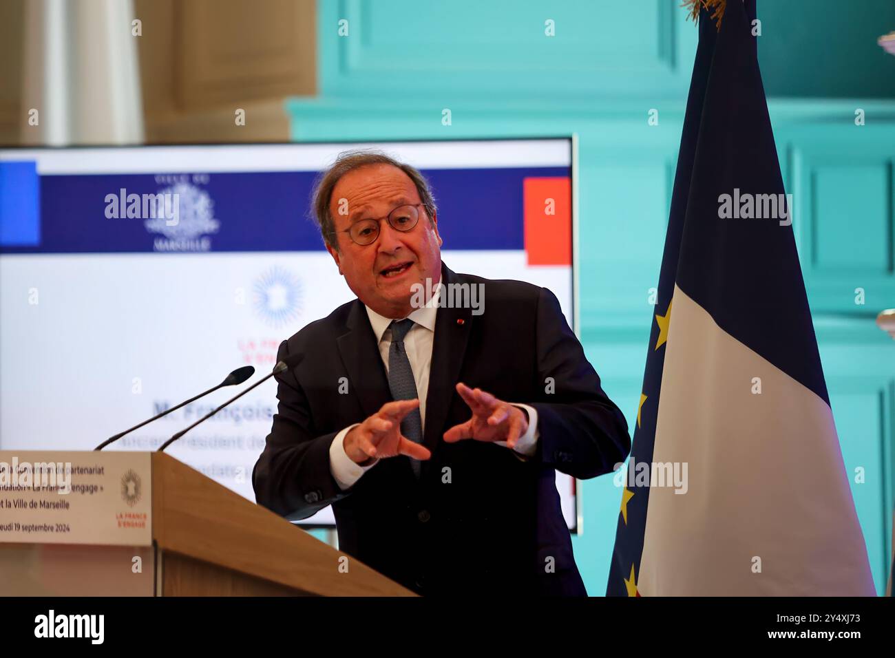 Marseille, France. 19 septembre 2024. L’ancien président de la République française François Hollande s’adresse à la presse lors de son voyage à Marseille. L’ancien président français François Hollande s’est rendu à Marseille pour signer un accord entre sa fondation et la ville de Marseille. (Photo Denis Thaust/SOPA images/SIPA USA) crédit : SIPA USA/Alamy Live News Banque D'Images