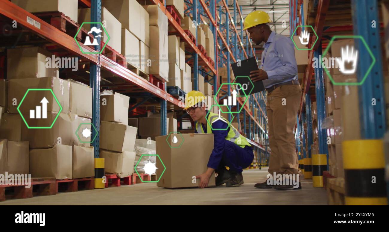 Image des icônes de traitement des données et d'écologie au-dessus de l'entrepôt Banque D'Images