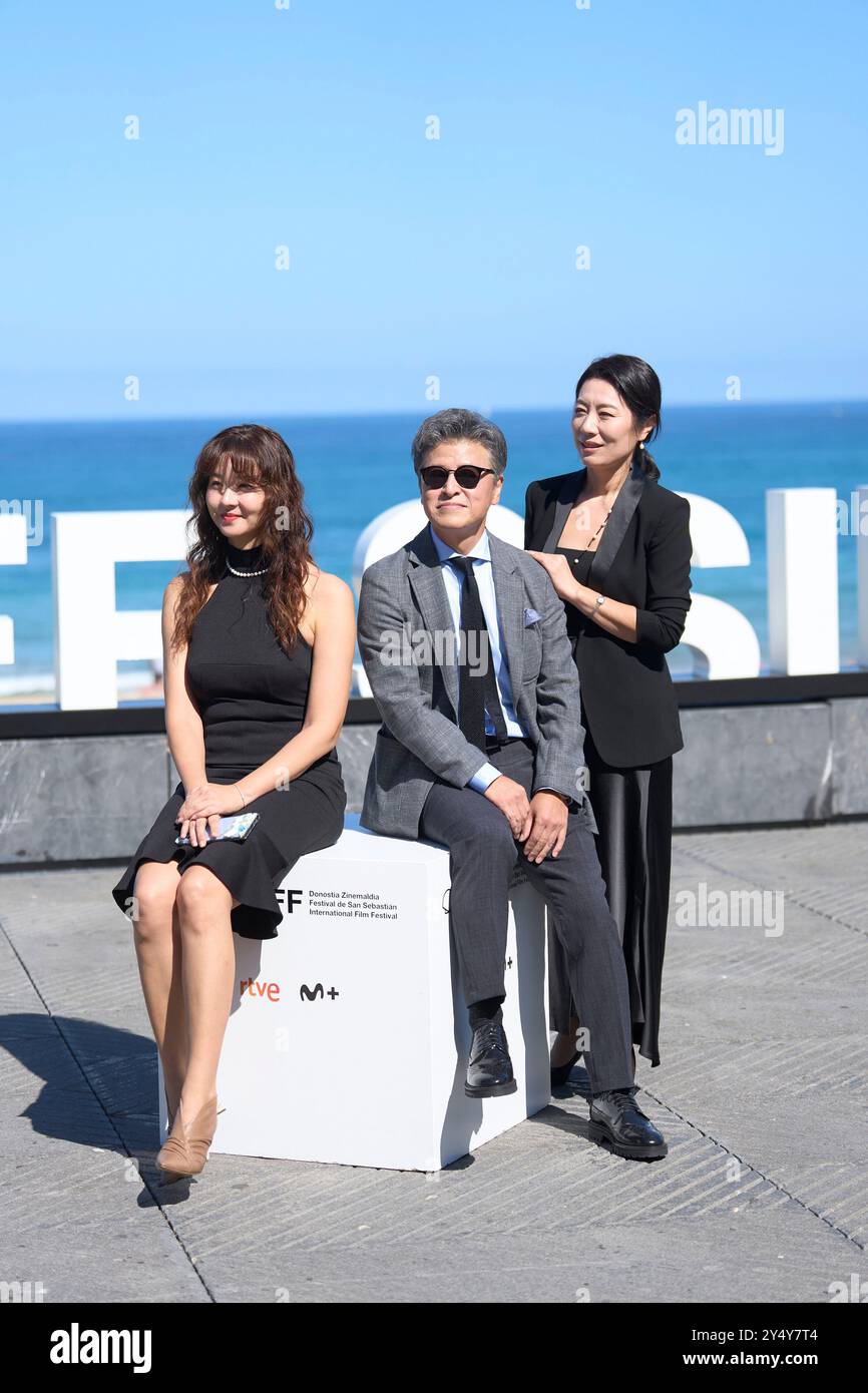 Kwon Hae-hyo, Song Sun-Mi, Cho Yun-Hee ont assisté à l'appel photo 'Walk Up' lors du 70e Festival international du film de San Sebastian au Palais Kursaal le 22 septembre 2022 à Donostia / San Sebastian, Espagne. Banque D'Images