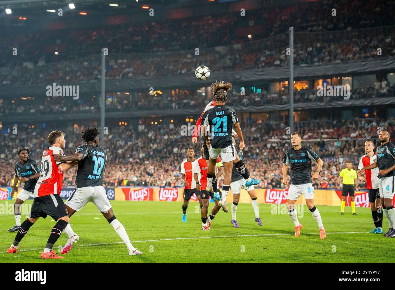 Amine Adli (Bayer Leverkusen, #21) geht zum Kopfball Feyenoord Rotterdam v. Bayer Leverkusen, Fussball, Ligue des Champions, 1. Spieltag, saison 2024/2025, 19.09.2024 Foto : Eibner-Pressefoto/Justin Derondeau Banque D'Images